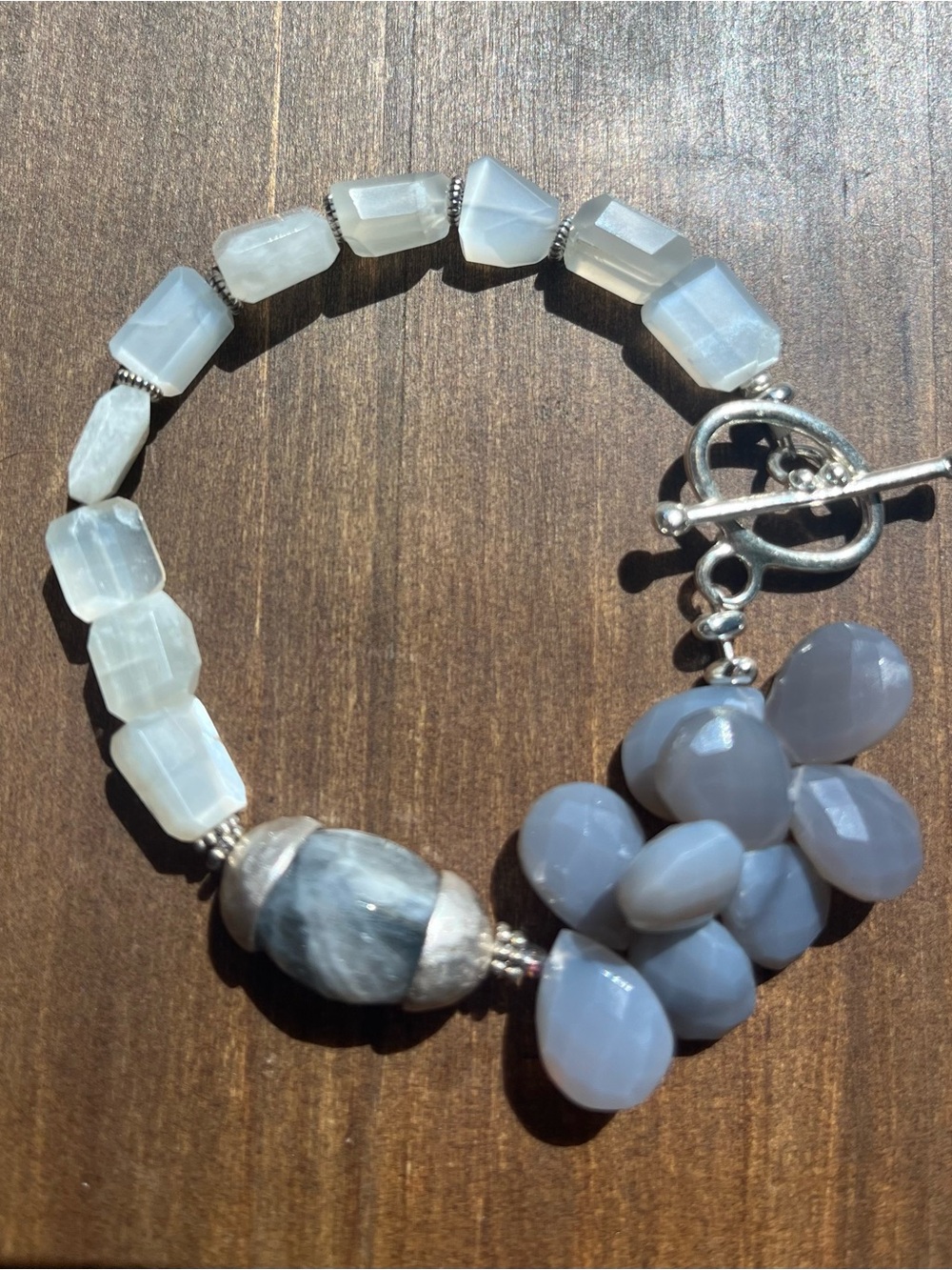 Luxurious moonstone and labradorite bracelet